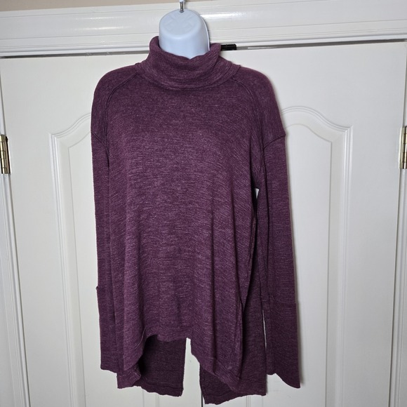 We The Free People Split Back Cowl Turtleneck Top Purple Maroon Size Medium - Picture 1 of 11